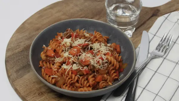 Pasta fussili bolognese groente