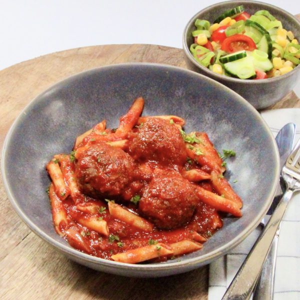 penne met gehaktballetjes in tomatensaus