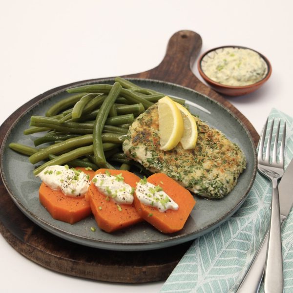 Witvis in kruidenkorst met sperziebonen