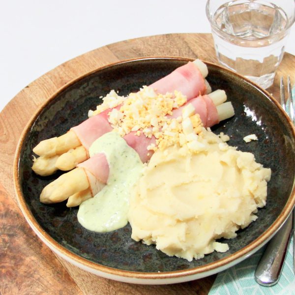 Asperges met beenham en puree