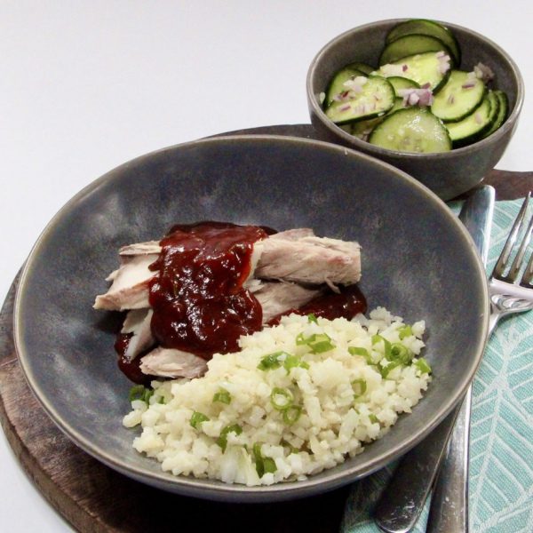 Gerookte makreel pepesan ikan met rijst