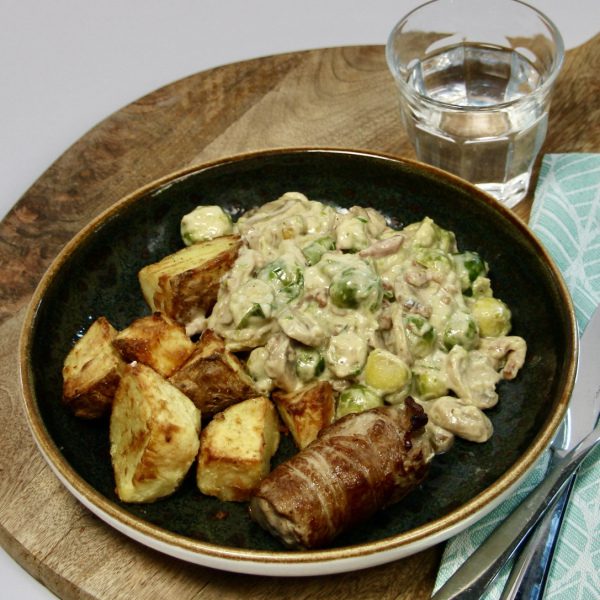 Romige spruitjes met champignons en een slavink