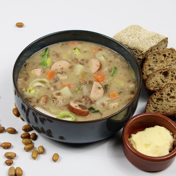 Bruine bonensoep met brood & boter
