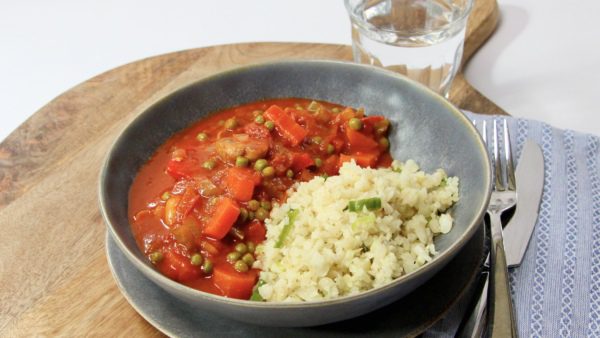 Goulash van diverse groente met rijst