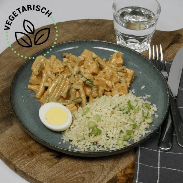 Pindakaas curry met zoete aardappel en rijst