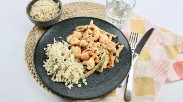 Rode curry met kikkererwten, diverse groente en rijst