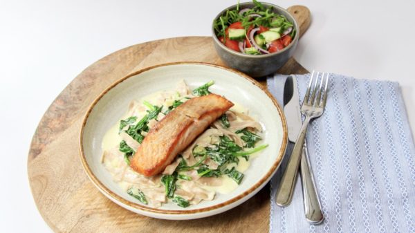 Tagliatelle met zalm en spinazie