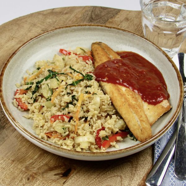 Zeebaars met gebakken rijst en pittige saus