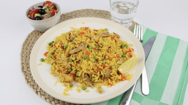 Paella met kip en chorizo