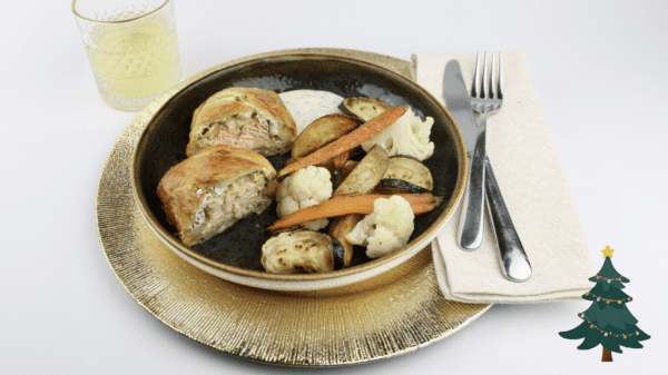 Zalm in bladerdeeg met aardappeltjes en dillesaus