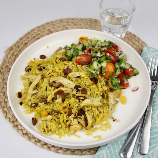Biryani met kip, noten en rozijnen