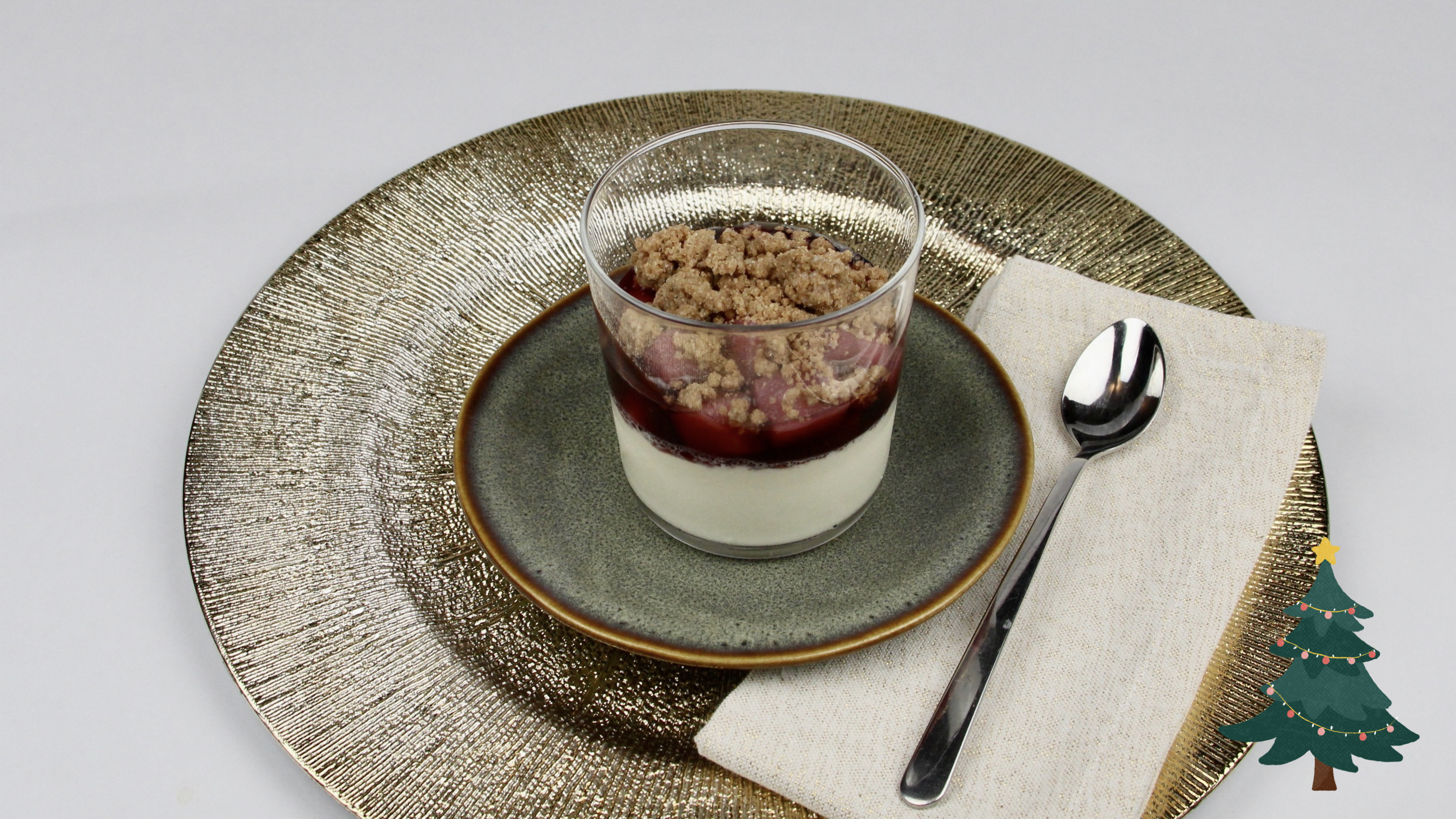 Panna cotta stoofpeer met speculaas kruimels